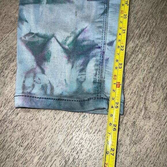 No Boundaries Tie Dyed Upcycled Cuffed Cropped Stretch Jeans Junior’s 9 - Picture 4 of 10